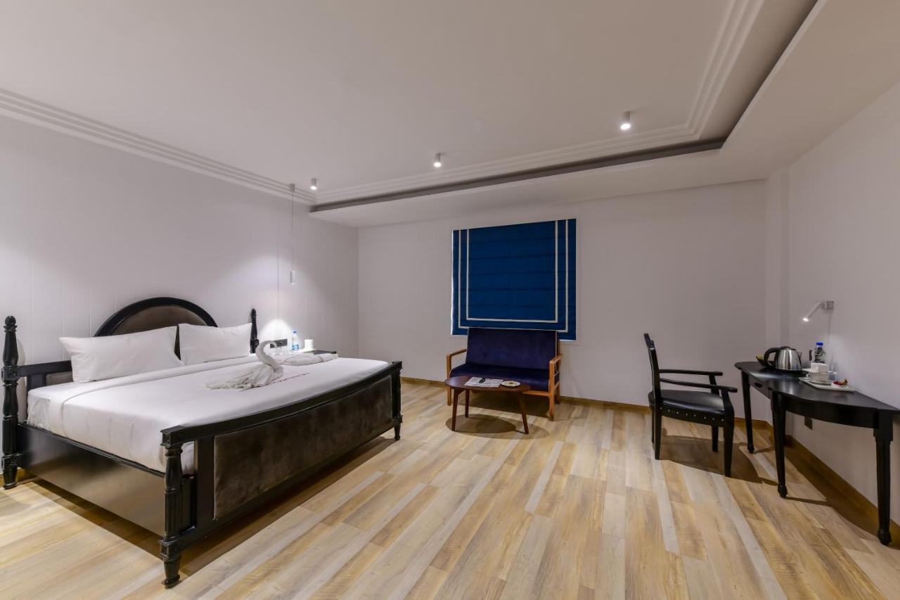 The Downton Hotel Rāipur Extérieur photo